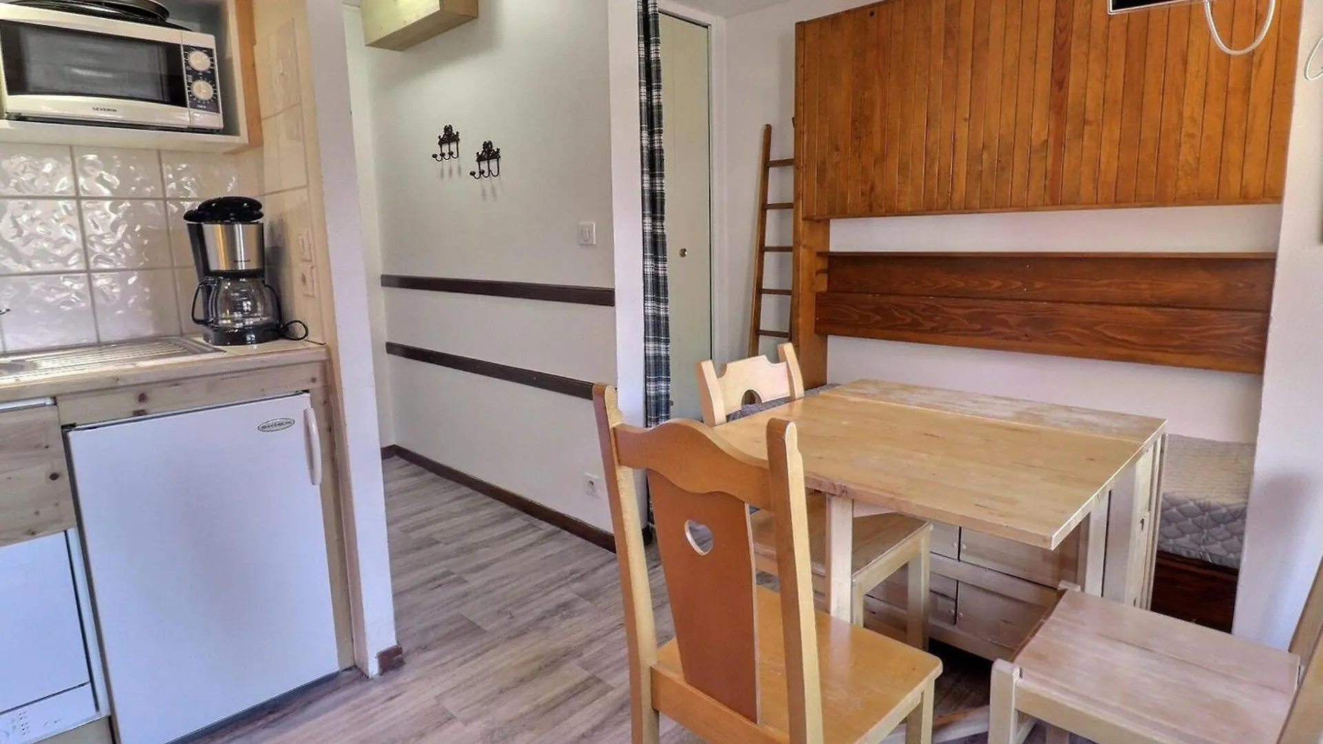 Studio Skis Aux Pieds, Bien Equipe Avec Wi-Fi - Les Allues - Fr-1-182-42 Meribel France