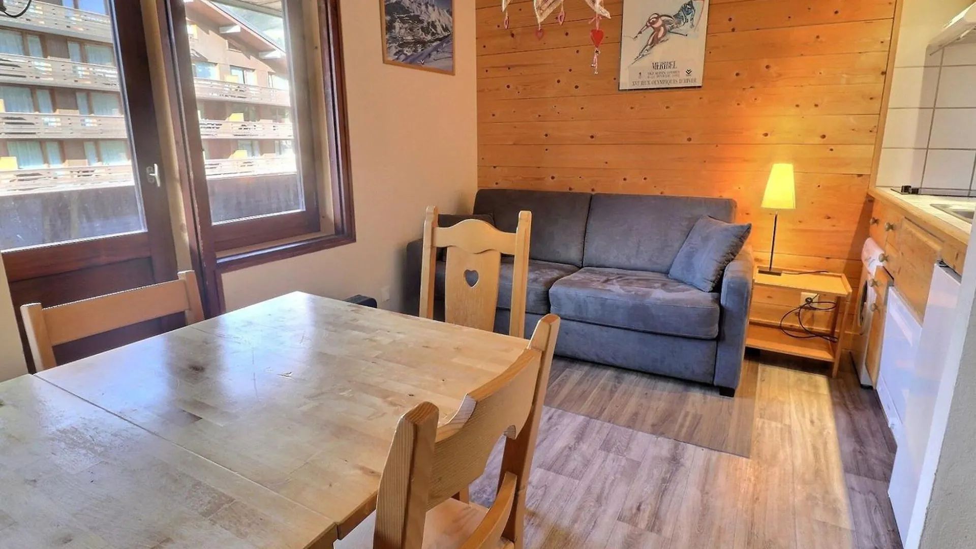 Studio Skis Aux Pieds, Bien Equipe Avec Wi-Fi - Les Allues - Fr-1-182-42 Meribel 0*,  France